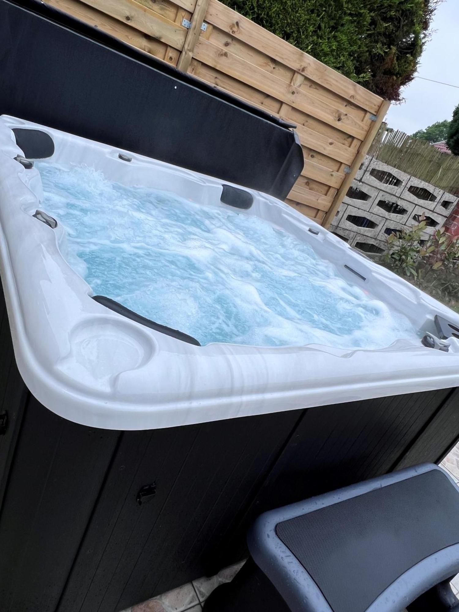 Gite Rubis - Jacuzzi - Pairi Daiza - 6 Pers บรูเกเลตเต ภายนอก รูปภาพ